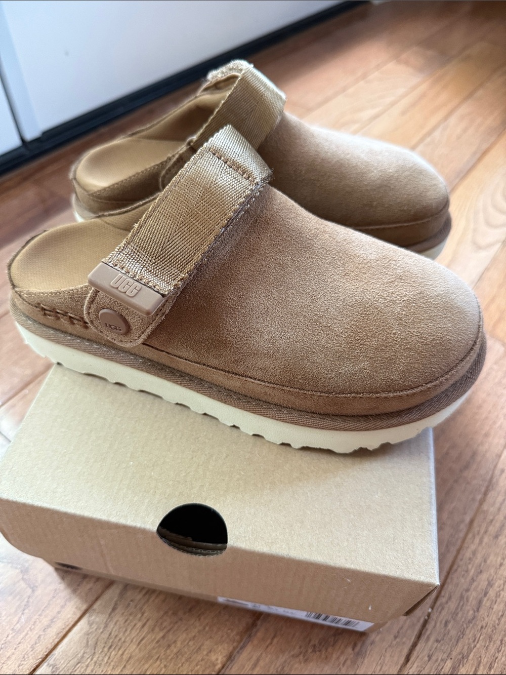 UGG Goldenstar clog